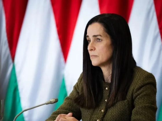 Orbán Anita még a százharmadik napon is a kormány első száz napjáról beszélt, de megint cenzúrázni kellett