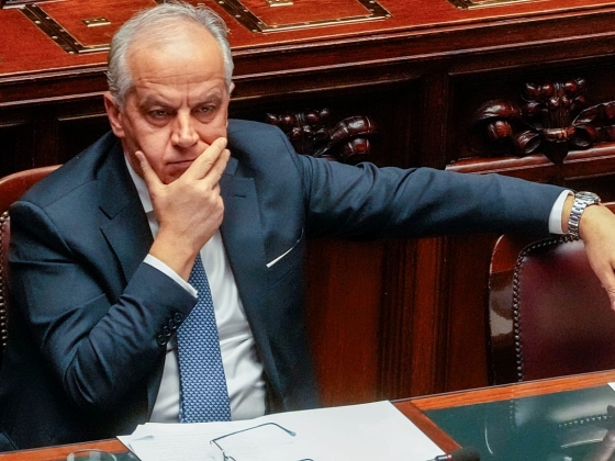 Migrant row: Ireland seeks returns to Italy, Sea Watch 5 detained in Naples