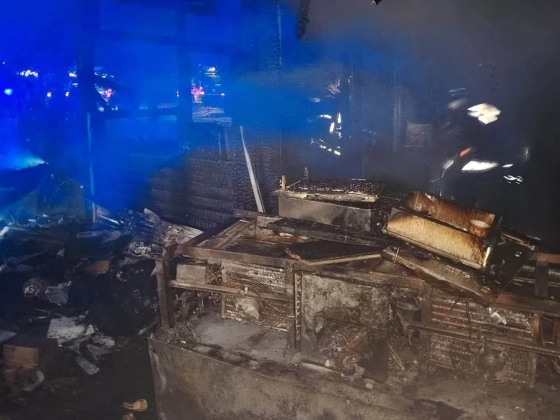 Felcsaptak a lángok a Túrkevei Termálfürdőben, betörtek az ablakok