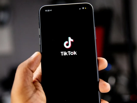 Újabb őrült TikTok-trend terjed, öt fiatal halt meg miatta az autópályán