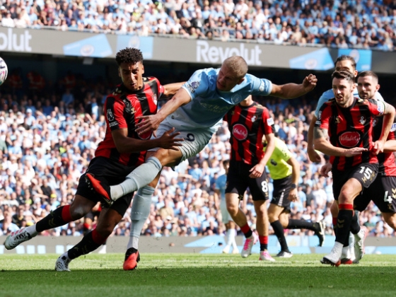 A videobíró hozta a drámát, Tóth Alexék az utolsó percben buktak mindent a Premier League-rajton