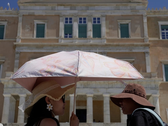 Hats on, shades on: Tourists in Greece better prepared for sun and heat risks