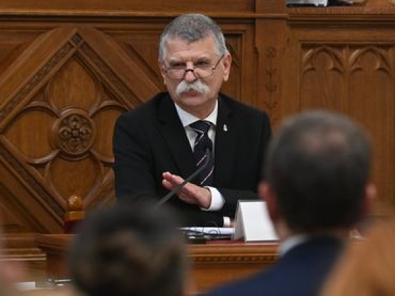 Megosztottság: Kövér László nem fogott kezet a tiszás képviselővel, inkább látványosan elfordult