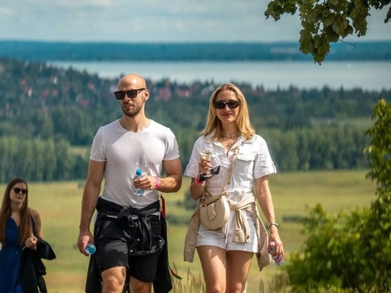 Balatoni panoráma, bor és zene: szeptemberben újra megtelik a Szent György-hegy