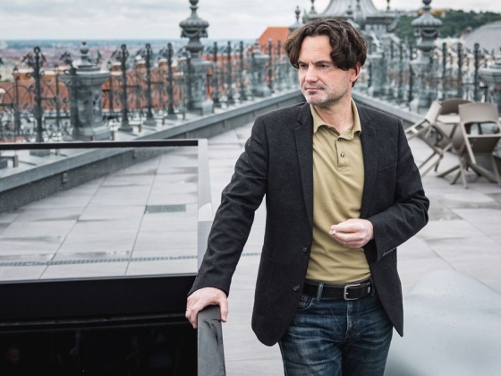 Havasi Bertalan lecsapott, miután Magyar Péter már október 23-ára kalapozik a cégeknél