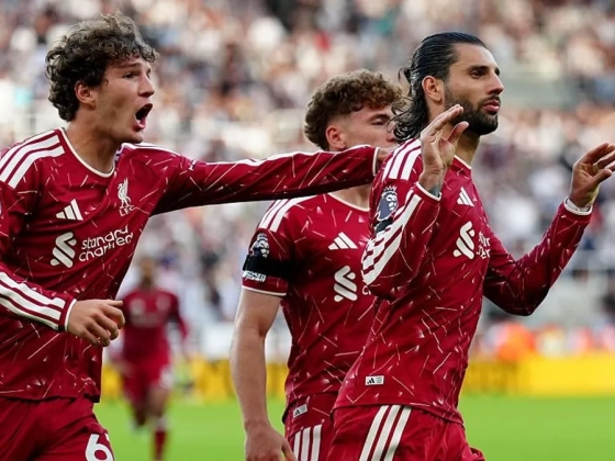 Szoboszlai tizenegyesből egyenlített, a Liverpool pontot mentett Newcastle-ben
