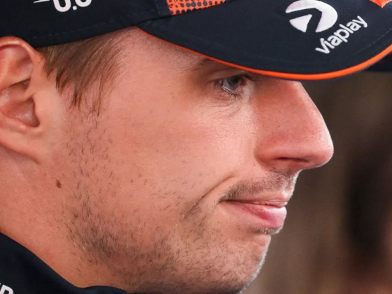 Verstappen túl korán gyorsított, autótöréssel búcsúztatta a hazai versenyét – videó