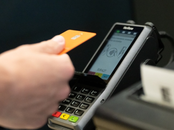 Észrevétlenül tízezreket húzhat le rólunk a bankunk