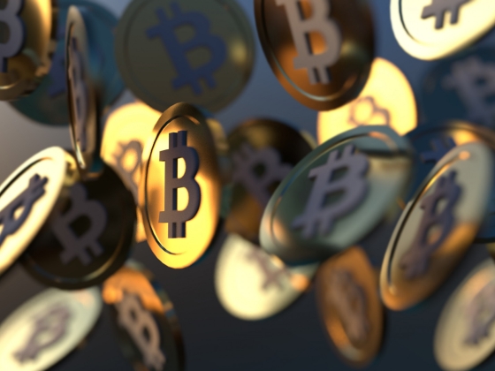 Hatalmas roham indult a kriptopiacon: kilőtt a Bitcoin, milliárdokat lapátolnak bele a befektetők