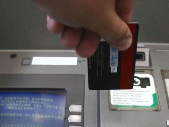 Mindenki nézze meg a bankszámláját, nagy pénzt utalt a kormány hétfő reggel – de nem mindenkinek jár a teljes összeg