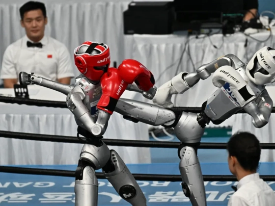 A világrekordot futó robot után vessen egy pillantást az egymást püfölő robotbokszolókra is