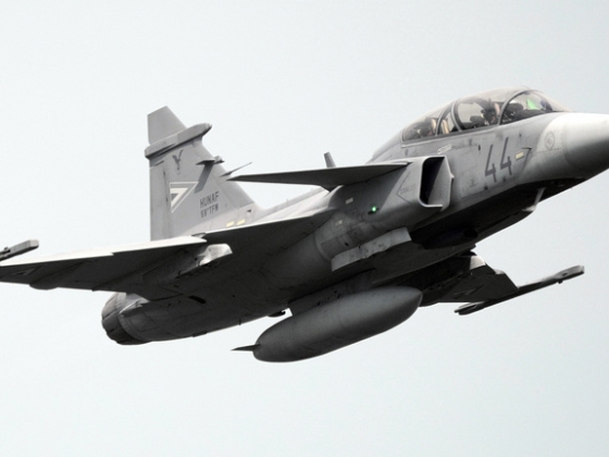 Közzétettek egy videót a lezuhant Gripen vadászgépről, hatalmas füstöt látni mindenhol