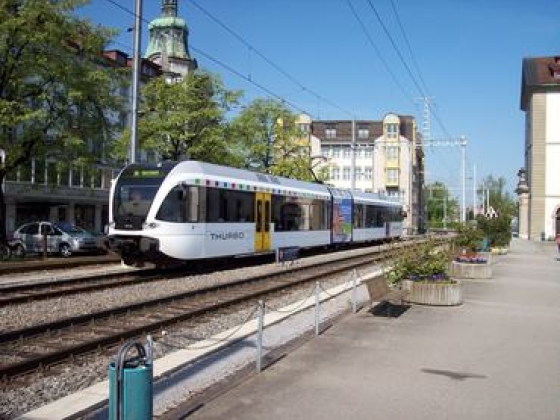 Vitézy Dávid bukhatja Lázár János 93 svájci vonatát?