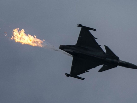 Így füstöl a lezuhant Gripen Szolnok mellett + videó