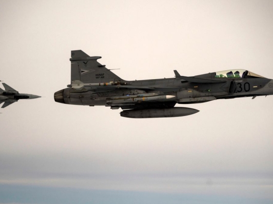 Rendkívüli fejlemény: nem egy, hanem két Gripen lehetett Szolnokon, máris kiszivárgott, miért zuhanhatott le a vadászgép – ezért katapultált a pilóta?
