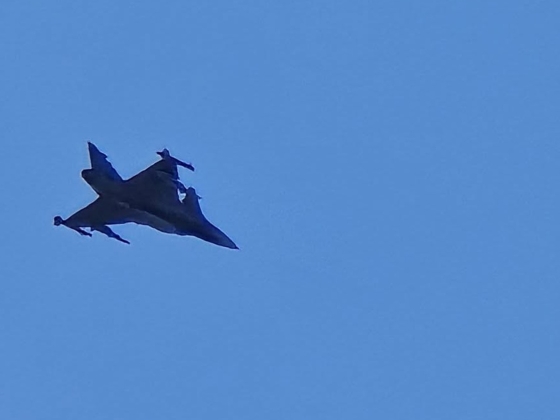 Jönnek az első felvételek a lezuhant magyar Gripen vadászgépről: sűrű füst csapott fel a repülőtéren - Videó