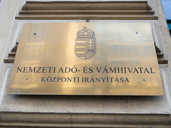 Súlyos büntetést kaphatnak a munkáltatók: szigorú figyelmeztetést adott ki a NAV