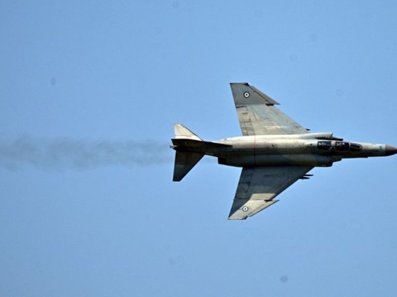 A lezuhant Gripen roncsa mellől tájékoztatott a honvédelmi miniszter: „az esze és a szíve is a helyén volt a pilótának” – kiderült, mit gyakoroltak a vadászgépek