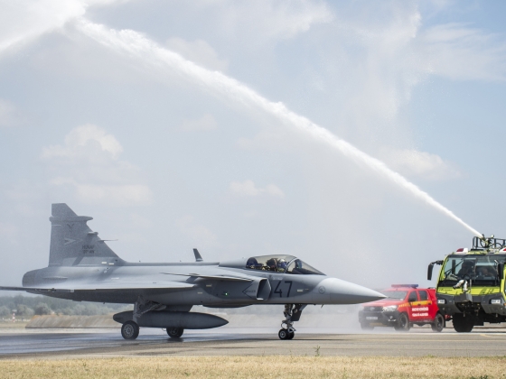 Gerincsérülése van a katapultáló Gripen-pilótának, de nincs életveszélyben