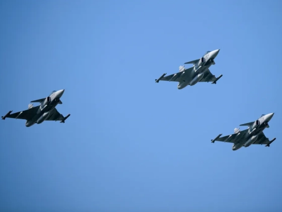 Műteni kell a lezuhant Gripen pilótájának gerincét