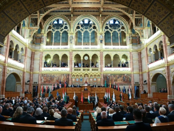 Rendkívüli ülést tart csütörtök-pénteken a parlament, megválasztják a vagyonvisszaszerzési hivatal vezetőit