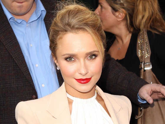 Rejtélyes körülmények Hayden Panettiere halála körül, kétszer is hordágyon vitték ki lakásából a színésznőt