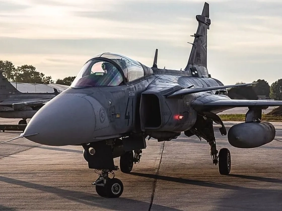 Műteni kell a Gripen katapultáló pilótáját, megsérült a gerince