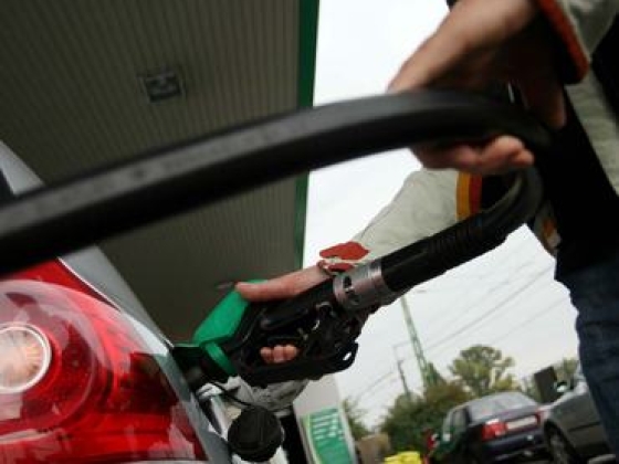 Meghosszabbították az árkorlátozást, drágul az üzemanyag a szomszédban