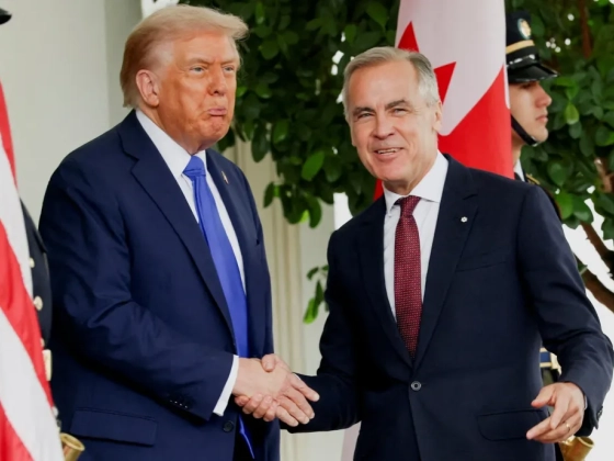 Trump újabb vámokkal bombázná Kanadát, aminek kormányfője már kereskedelmi háborúról beszél