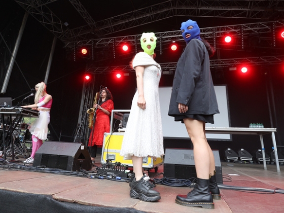 A Pussy Riot egykori tagja azt állítja, az orosz titkosszolgálat beszervezte és gyilkosságra akarta rávenni