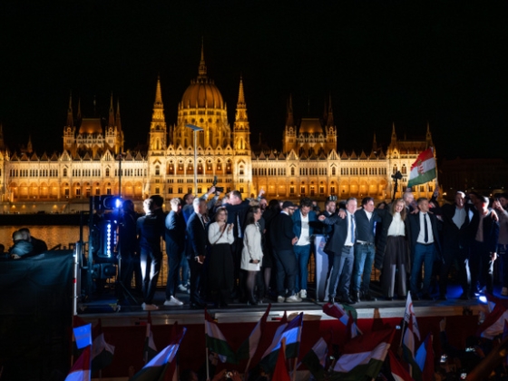 The Guardian: Példátlan tempóban bontja le Orbán Viktor rendszerét a Magyar-kormány