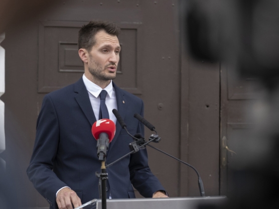 Több ezer palack gyűlt össze a Dunaszentbenedeken a honvédeknél, segítséget kért a Honvédelmi Minisztérium