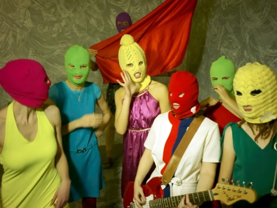 A Pussy Riot egyik volt tagja azt állítja, zsarolással beszervezte az FSZB