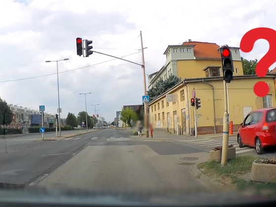 Úgy tűnik, tele van a város gyalogos járdákon közlekedő, ideges autósokkal