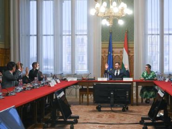 Máris áll a bál a vagyonvisszaszerzési hivatal körül, Magyar Péter szerint „műhiszti”