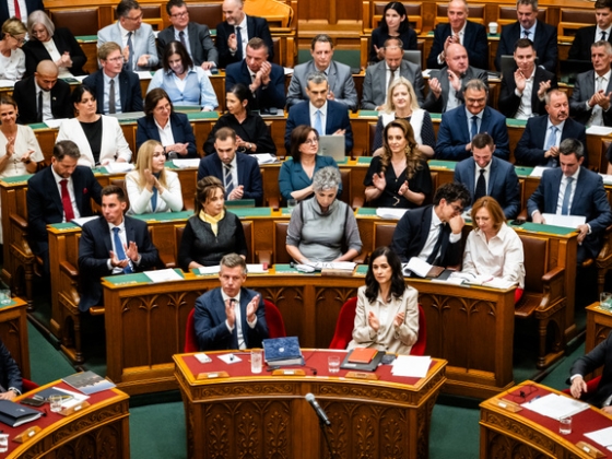 Közpénzből nyomják a Tisza pártlapját