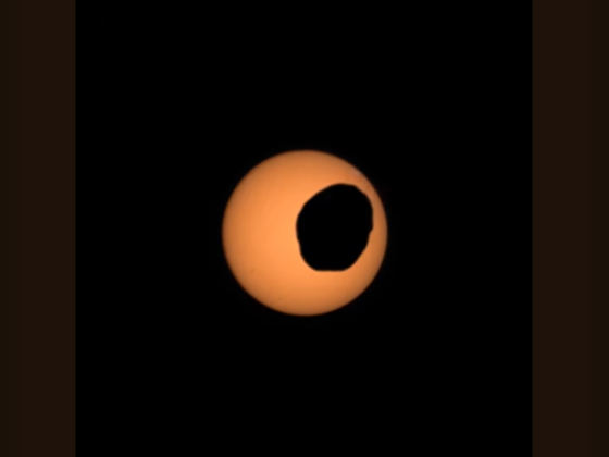 Lenyűgöző felvételeket küldött a Perseverance a Mars egyik holdjáról