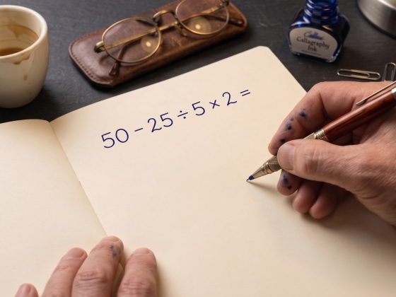 Mennyi 50 – 25 ÷ 5 × 2? Első ránézésre ez egy egyszerű számítás, de csak kevesen tudják a helyes választ!