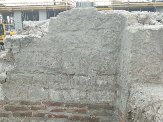 Rejtélyes, embermagasságú római kori épületre bukkantak régészek az egykori Óbudai Szeszgyár helyén