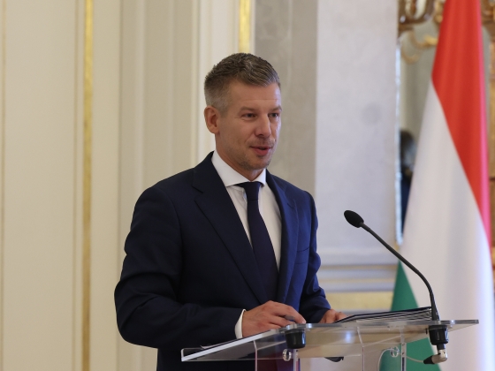 Magyar Péter üzent a NER-nek a közpénzek visszaszerzése kapcsán: „a feljelentéssel érintett összeg már meghaladja az 1700 milliárd forintot”