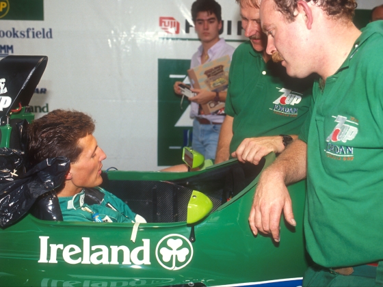 Taxistámadás és egy golfozóval kötött titkos egyezség után debütált ma 35 éve Michael Schumacher az F1-ben – Fotók