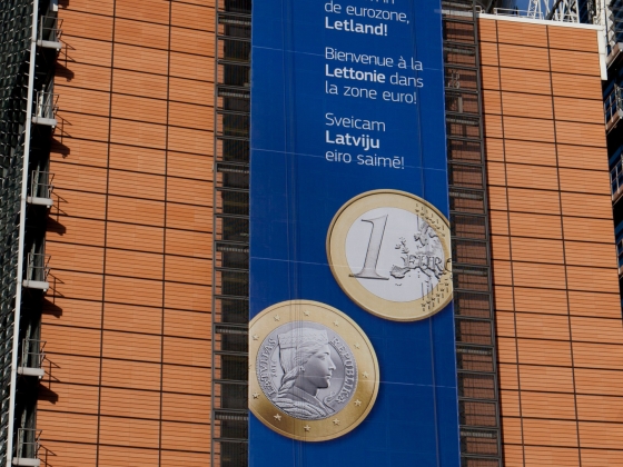 Még mindig kereskedelmi kereszttűzben Európa? Neves amerikai vámháborús szakértő jön a Portfolio konferenciájára