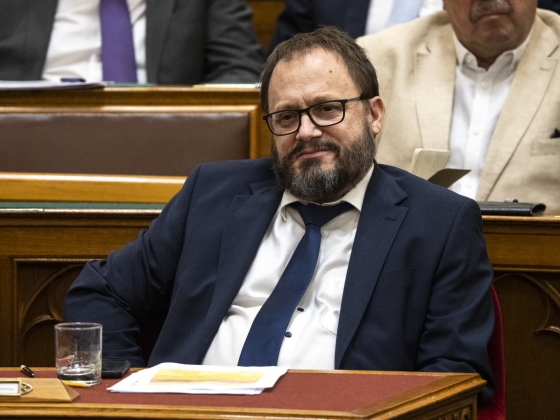 Kármán Andráshoz kerülhet a Mandiner kiadója és az MCC Mol- és Richter-részvénycsomagja is