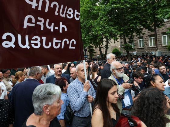 Újabb ellenzéki politikus kezén kattant a bilincs: leszámolnak Moszkva barátaival a kaukázusi országban
