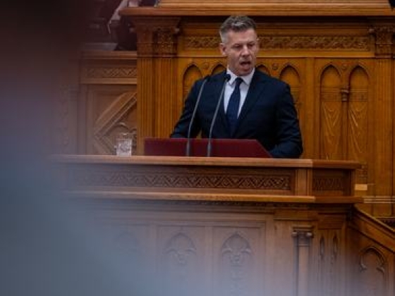 Magyar Péter ultimátumot adott a NER kegyeltjeinek, visszafizettetné a kámforrá vált közpénzeket