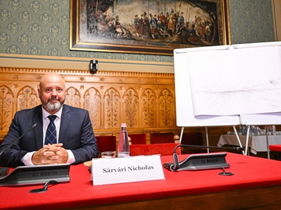 A Tisza-frakció elmondta, hogy Sárvári Nicholas sosem volt a jelöltjük a vagyonvisszaszerzési hivatal élére, korábban szerencsétlenül fogalmaztak