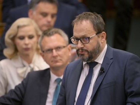Kármán András rendet vághat a Mandiner kiadója és az MCC részvénycsomagjai közt is