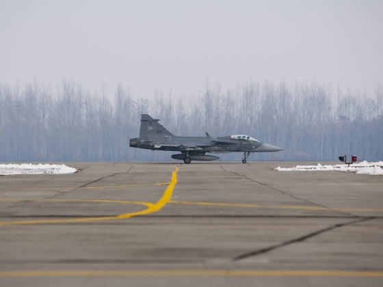 „Azt éreztem, hogy fel fog robbanni a hajtómű és meghalok” – volt vadászpilóta a katapultálásról és a Gripen-balesetről