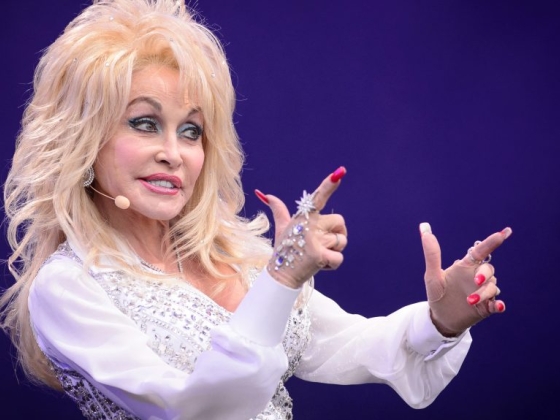 Meghalt Dolly Parton