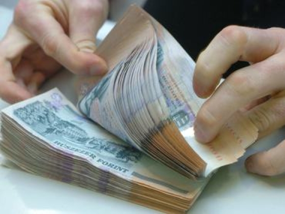 Fordul a kocka? Meglepő mozgást produkált a forint szerda reggel